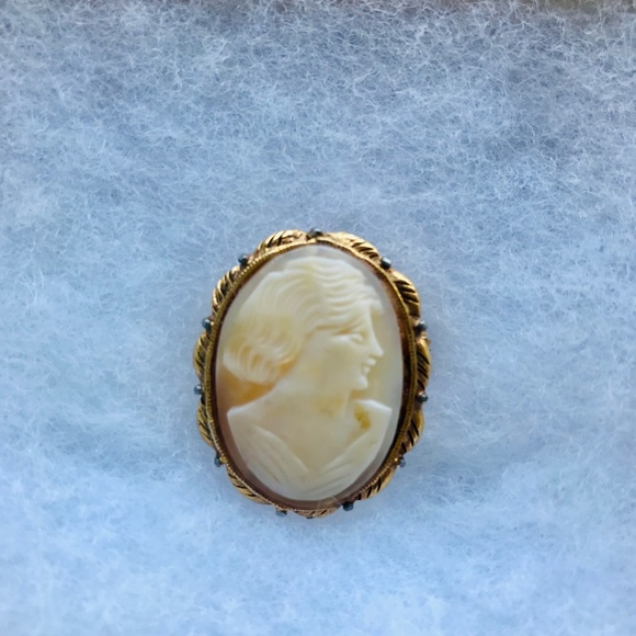 Vintage Cameo Brooch - Picture 1 of 4